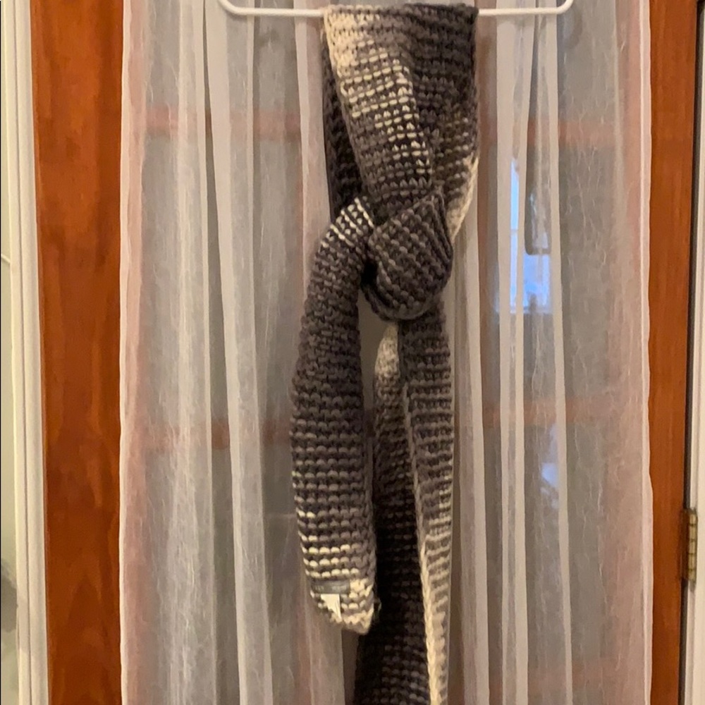 Gray gradient wool scarf